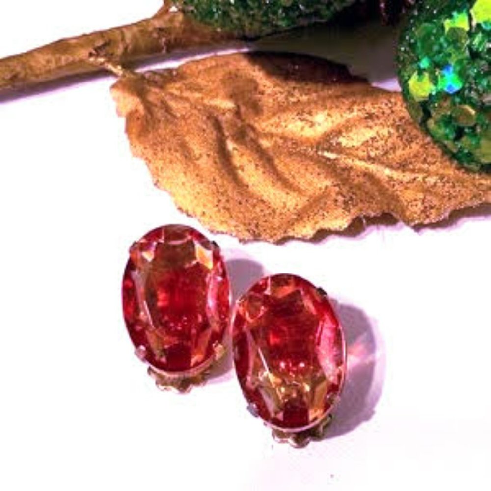 Vintage Weiss Pinkish Orange Yellow Givre Oval Glass Clip-on Earrings